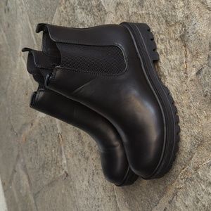 Size 9 black boots